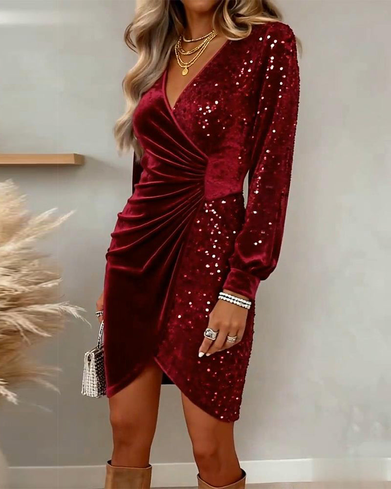 Emilia | Christmas Midi Dress with V-Neck 4